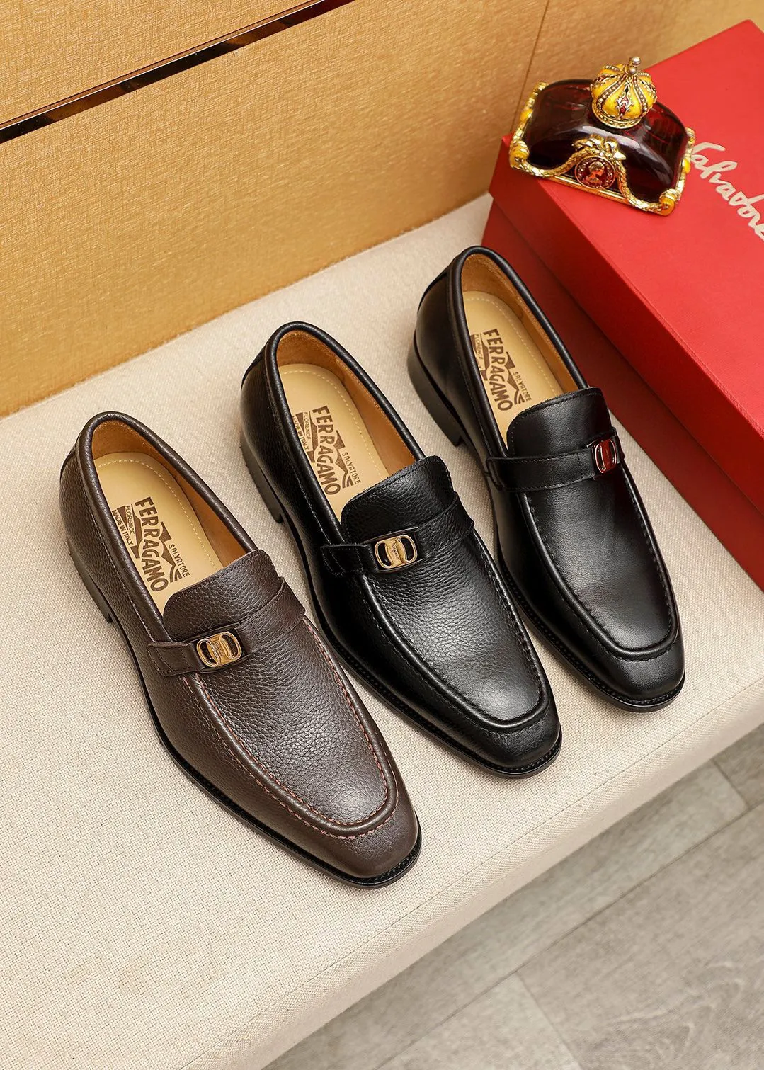 Men's shoes 💰460 💐 Product trademark: Ferragamo "Ferragamo" casual leather shoes Regular size: 38-44 (45.46🉑️customized) Product materials: Selected imported first-layer pebbled cowhide leather upper + luxury hardware buckle, imported water-dyed cowhide leather lining. Strong three-dimensional visual effect, original outsole color: 2⃣️seed leather materials optional